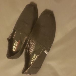 Womens Bob's w/ memory foam, by Skecher's size 7.5.